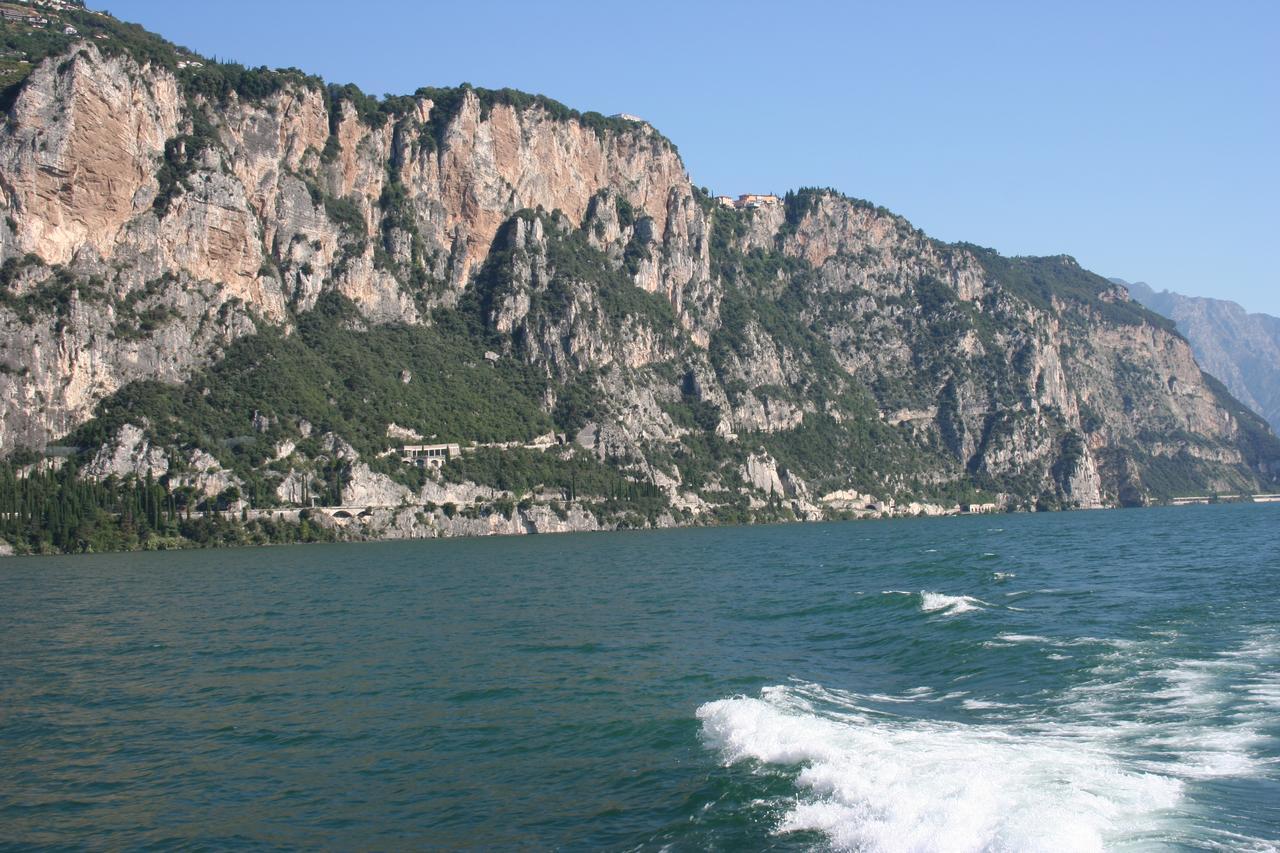 Casa Vacanze Regina Del Lago Tremosine Exterior photo